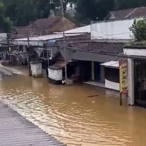 Banjir Tasikmalaya: 1.011 Rumah Terendam, Satu Warga Lansia Meninggal